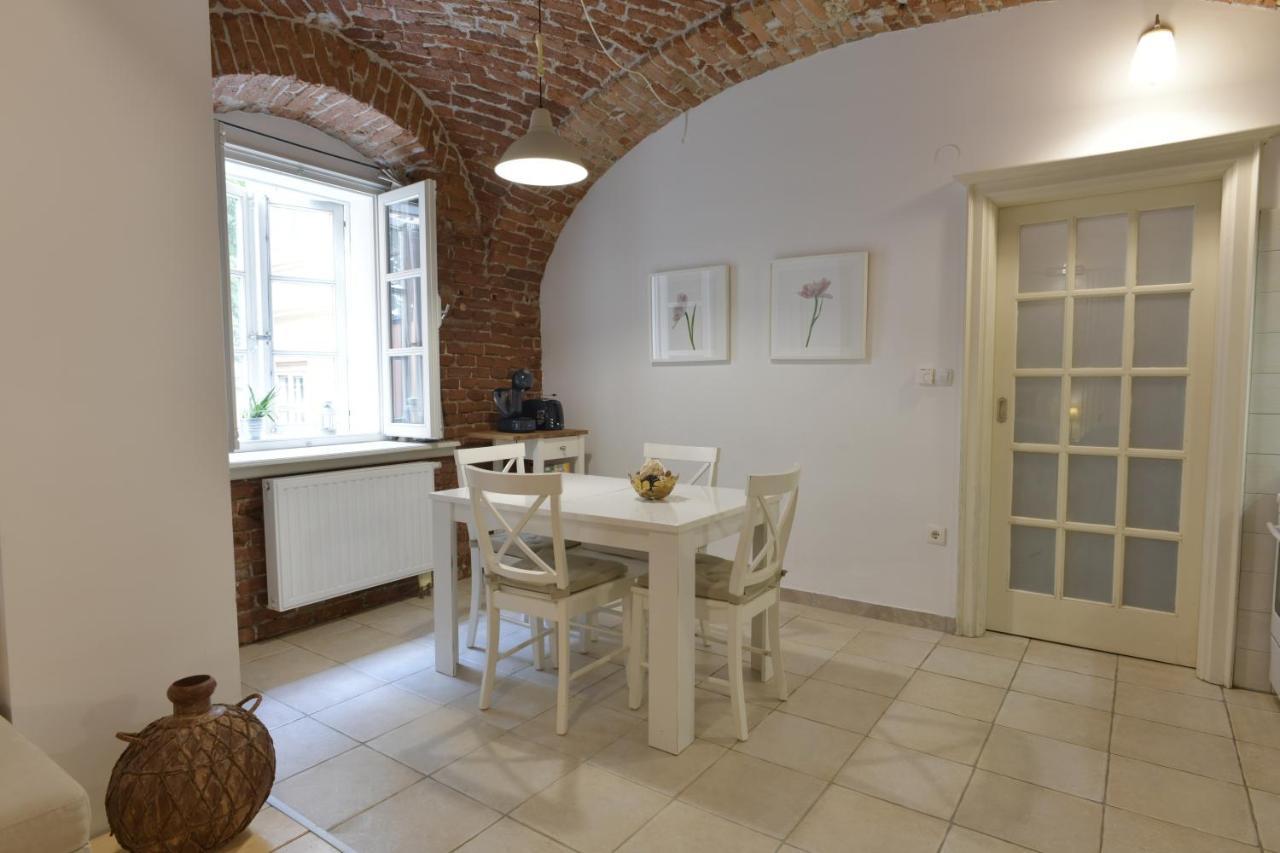 Apartment Azalea Загреб Экстерьер фото