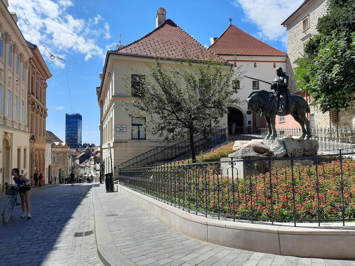 Apartment Azalea Загреб Экстерьер фото
