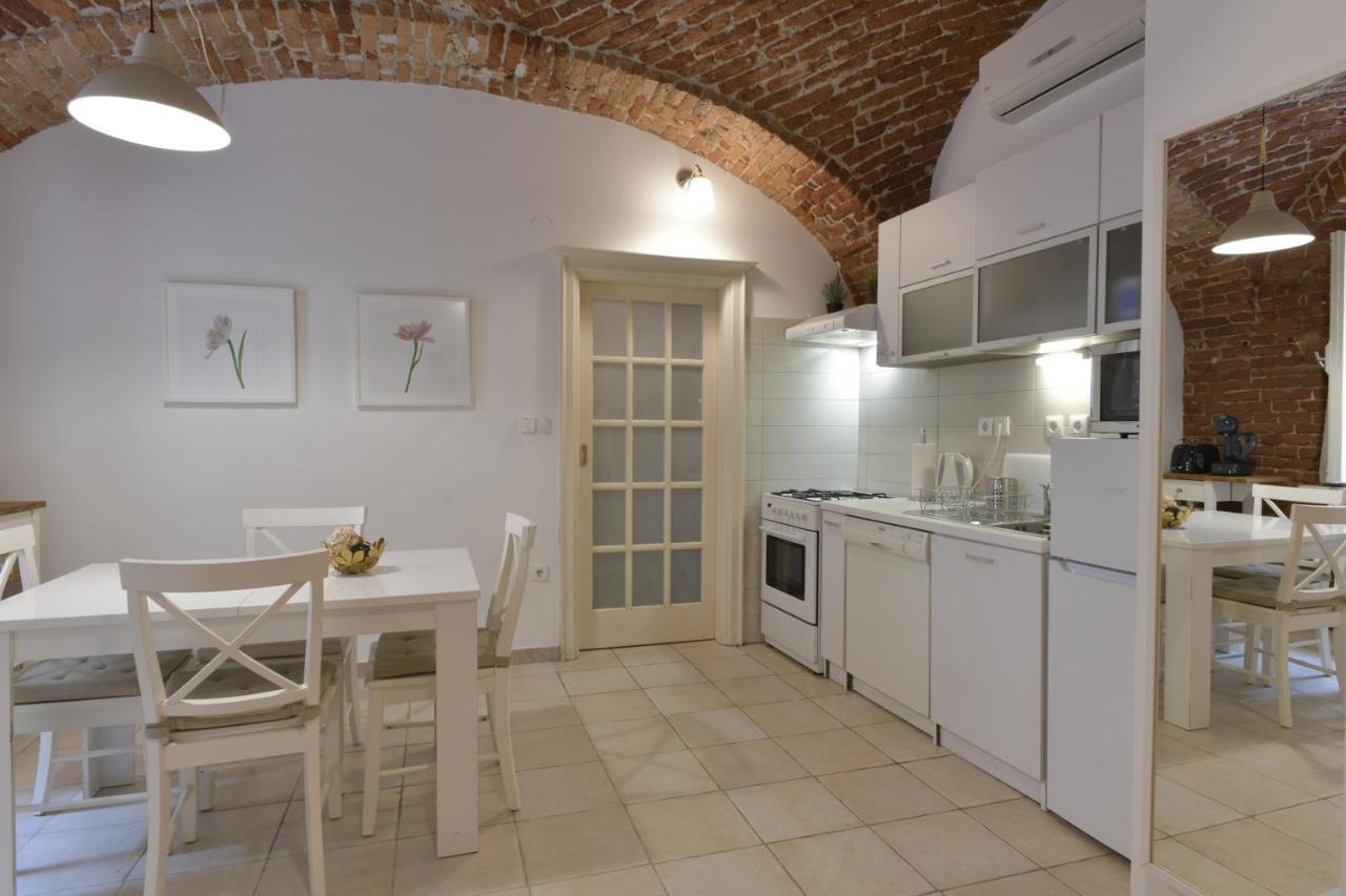 Apartment Azalea Загреб Экстерьер фото